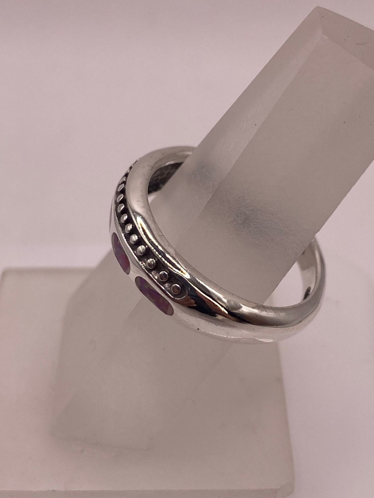 Anillo Artesanal de Plata 950 con Ópalo de Fuego, vista de detalle