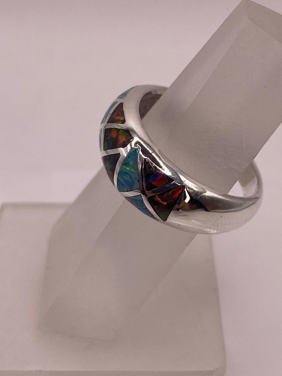 Anillo Artesanal de Plata 950 con Ópalo de Fuego, vista de detalle