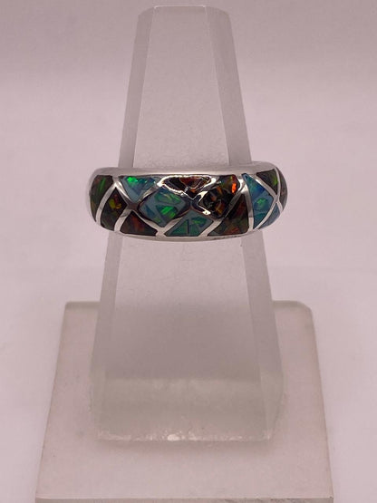 Anillo Artesanal de Plata 950 con Ópalo de Fuego en báscula mostrando peso