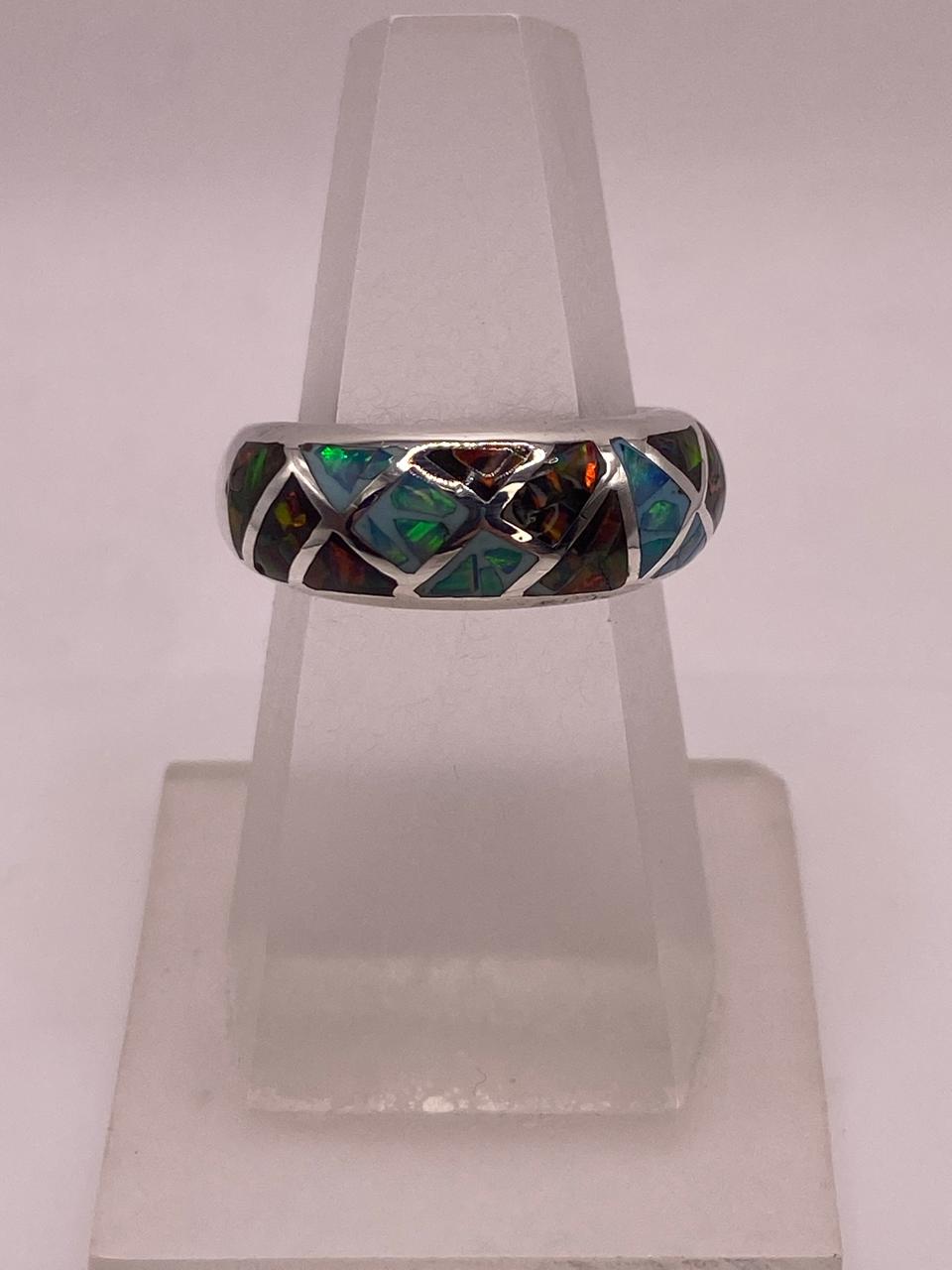 Anillo Artesanal de Plata 950 con Ópalo de Fuego en báscula mostrando peso
