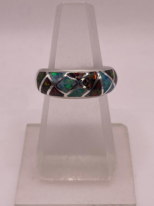 Anillo Artesanal de Plata 950 con Ópalo de Fuego en báscula mostrando peso