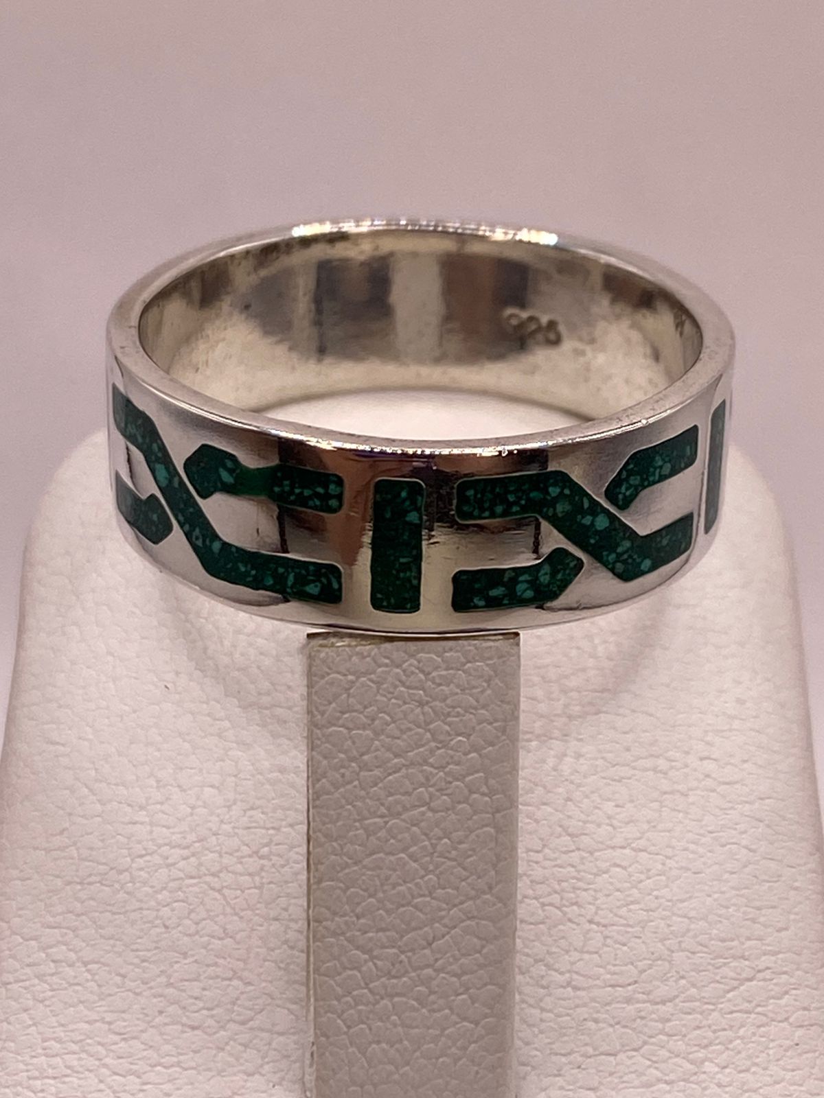 Anillo Artesanal de Malaquita con Diseño Geométrico en Plata, sello de autenticidad Plata Ley .925