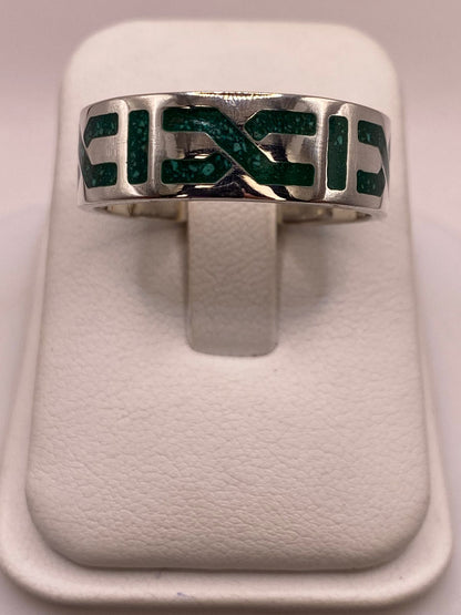Anillo Artesanal de Malaquita con Diseño Geométrico en Plata, vista lateral