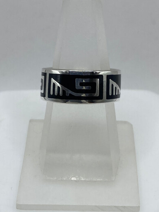 Anillo Artesanal de Plata .925 con Ónix Negro y Greca Minimalista, vista frontal