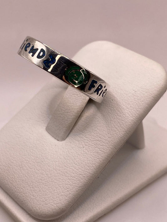 Anillo Artesanal “friends” con Caritas Esmaltadas en Plata, vista frontal