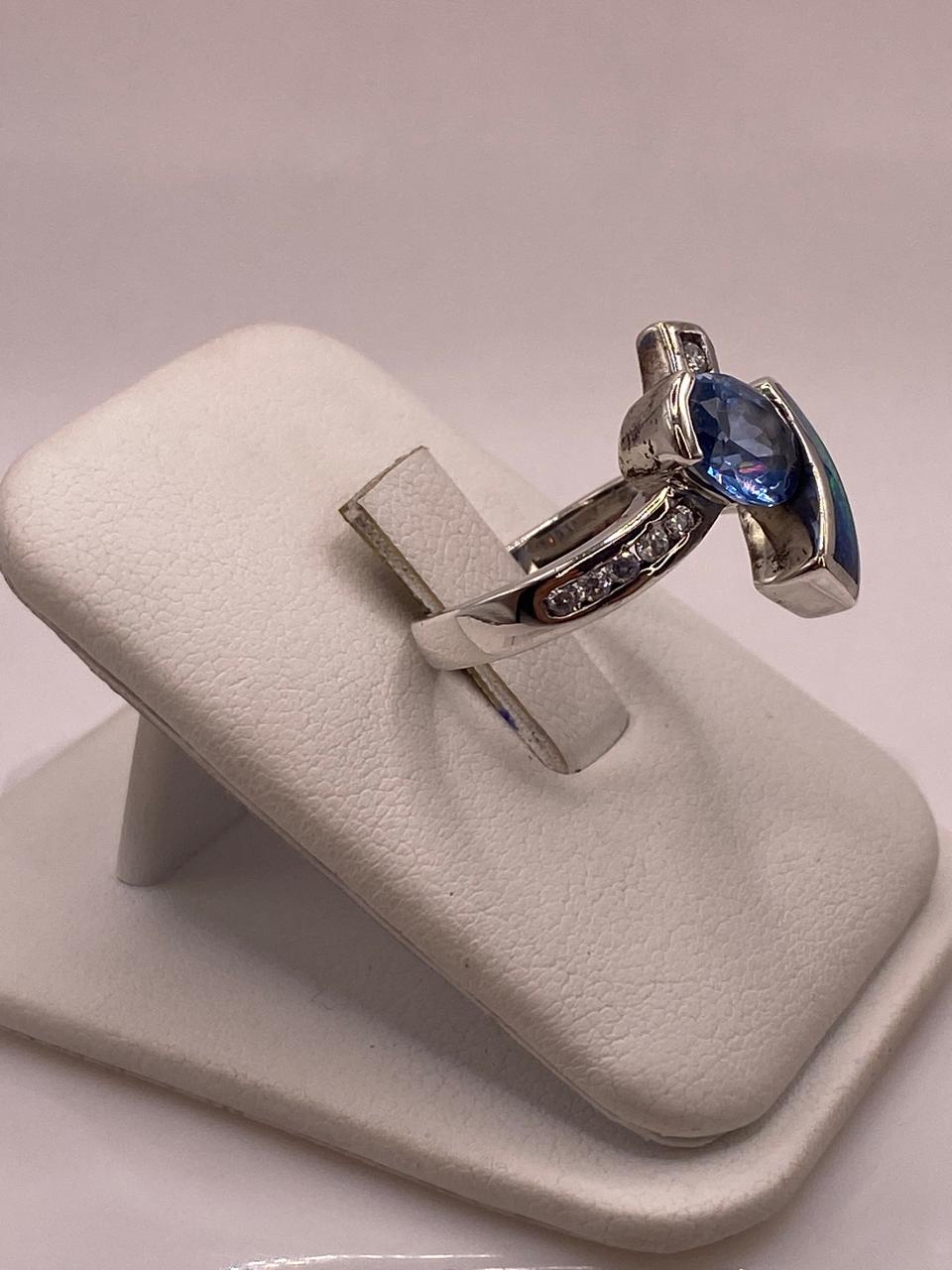 Anillo Artístico Asimétrico con Ópalo de Fuego y Zirconia en Plata .925, vista de detalle