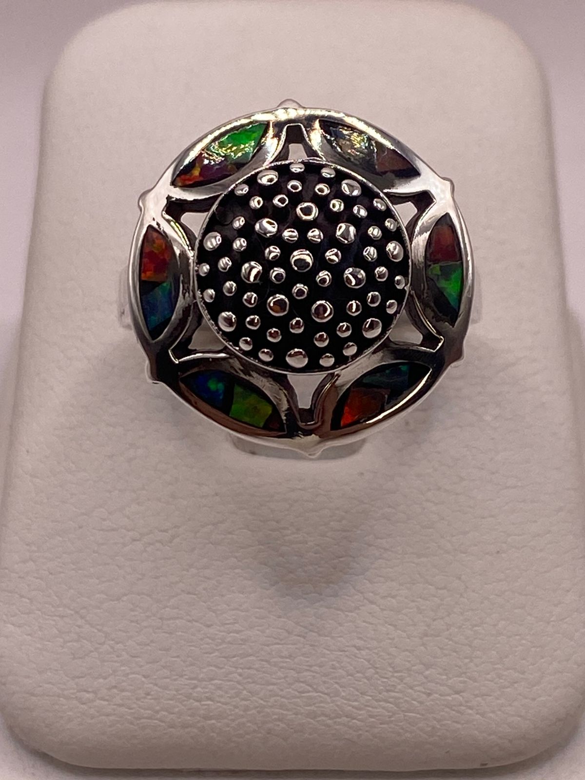 Anillo Artístico Circular con Ópalo de Fuego en Plata .950 — detalle de acabado