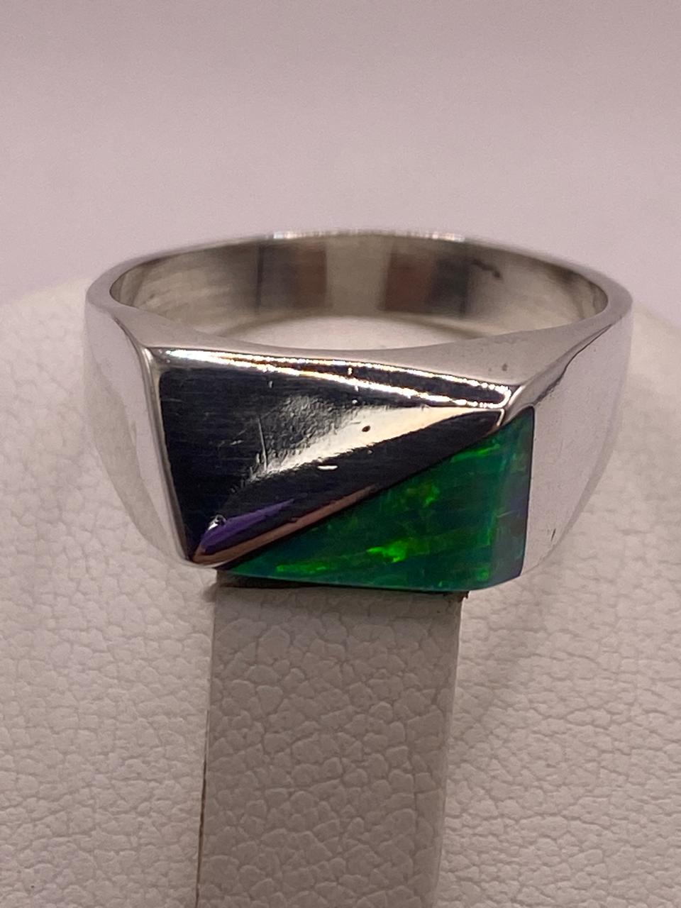 Anillo Asimétrico de Plata 950 con Ópalo de Fuego, vista de detalle