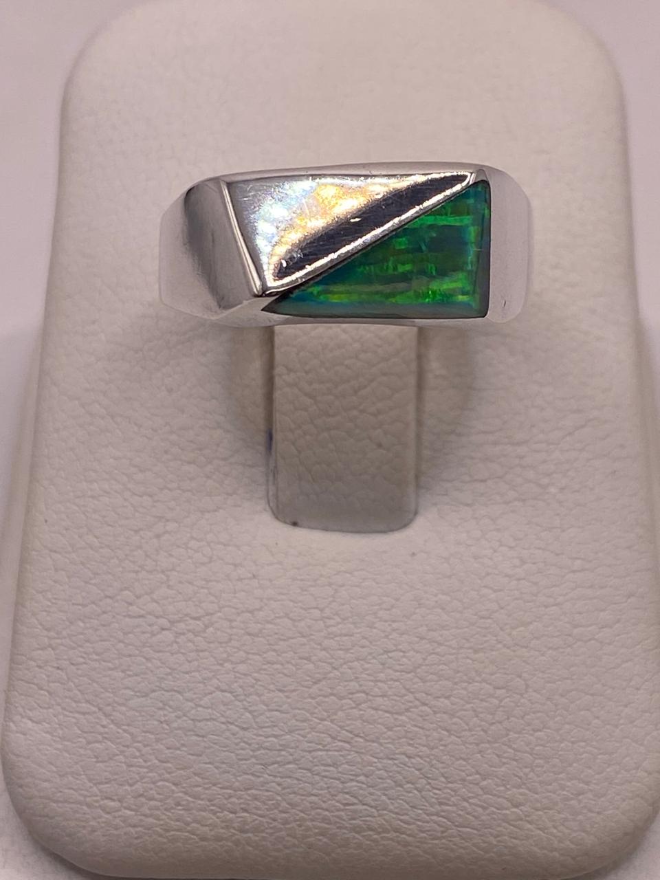 Anillo Asimétrico de Plata 950 con Ópalo de Fuego, vista lateral