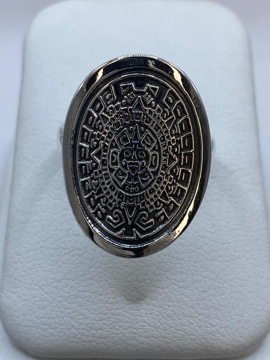 Anillo Azteca Calendario Solar en Plata .925 – Diseño Prehispánico Ovalado — vista lateral