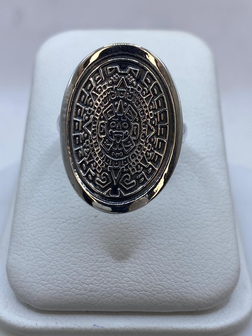Anillo Azteca Calendario Solar en Plata .925 – Diseño Prehispánico Ovalado, vista frontal