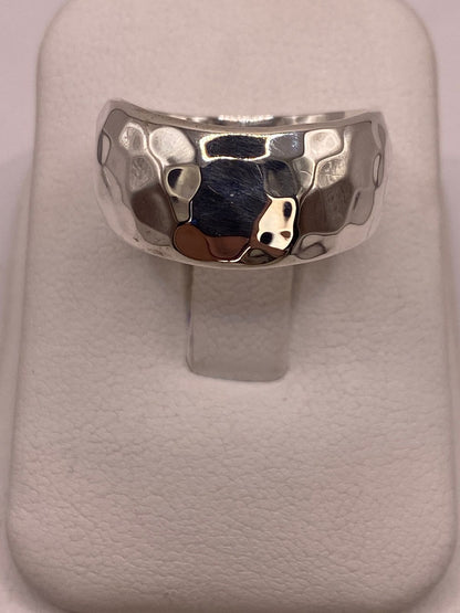 Anillo Banda Ancha Martillado en Plata .925, vista frontal