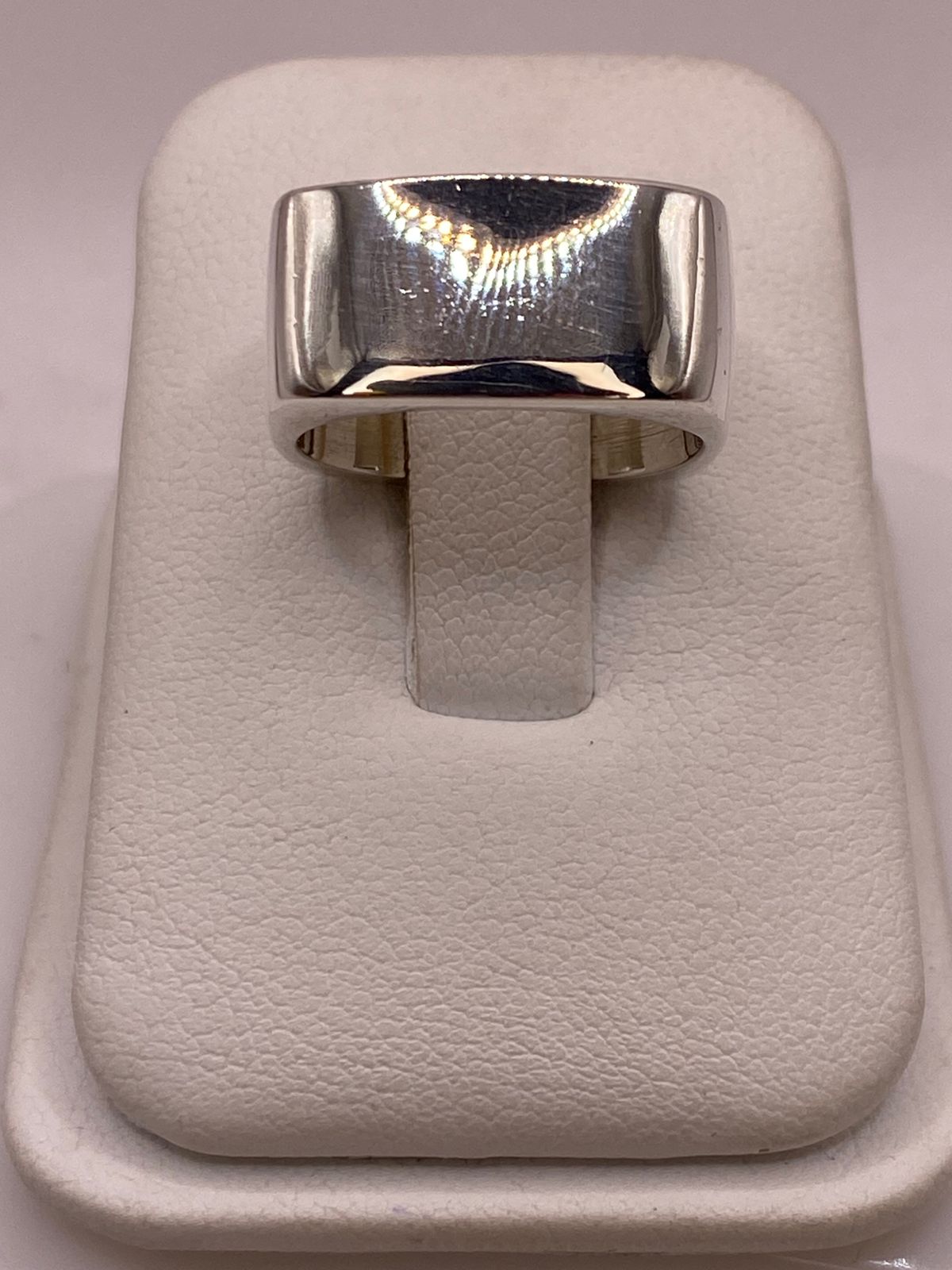 Anillo Banda Ancha de Plata Ley .925 con Forma Cuadrada — ángulo diagonal