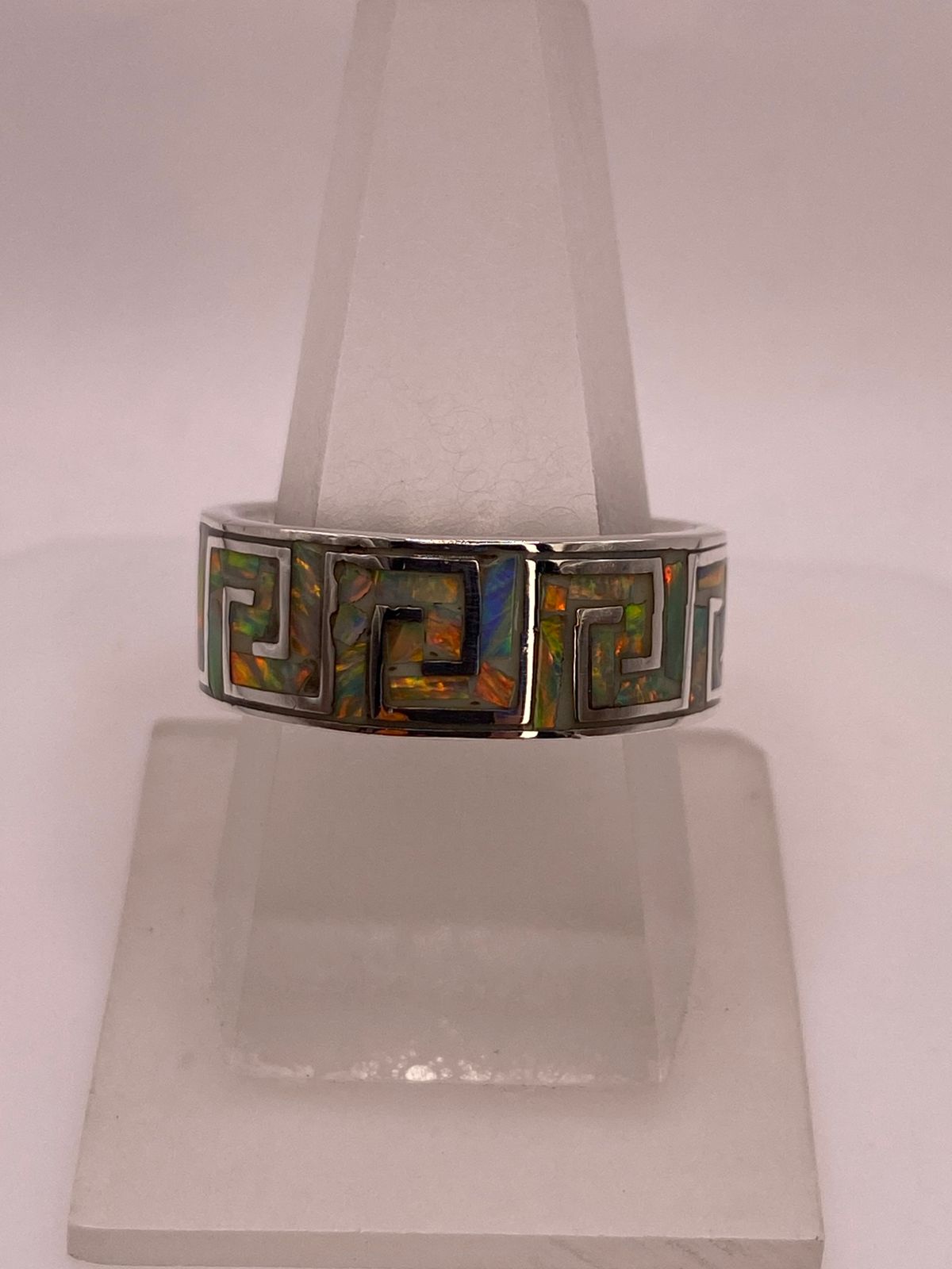 Anillo Banda Greca con Ópalo de Fuego Multicolor en Plata .950, vista lateral