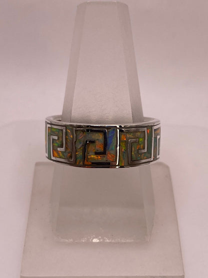 Anillo Banda Greca con Ópalo de Fuego Multicolor en Plata .950 — ángulo diagonal