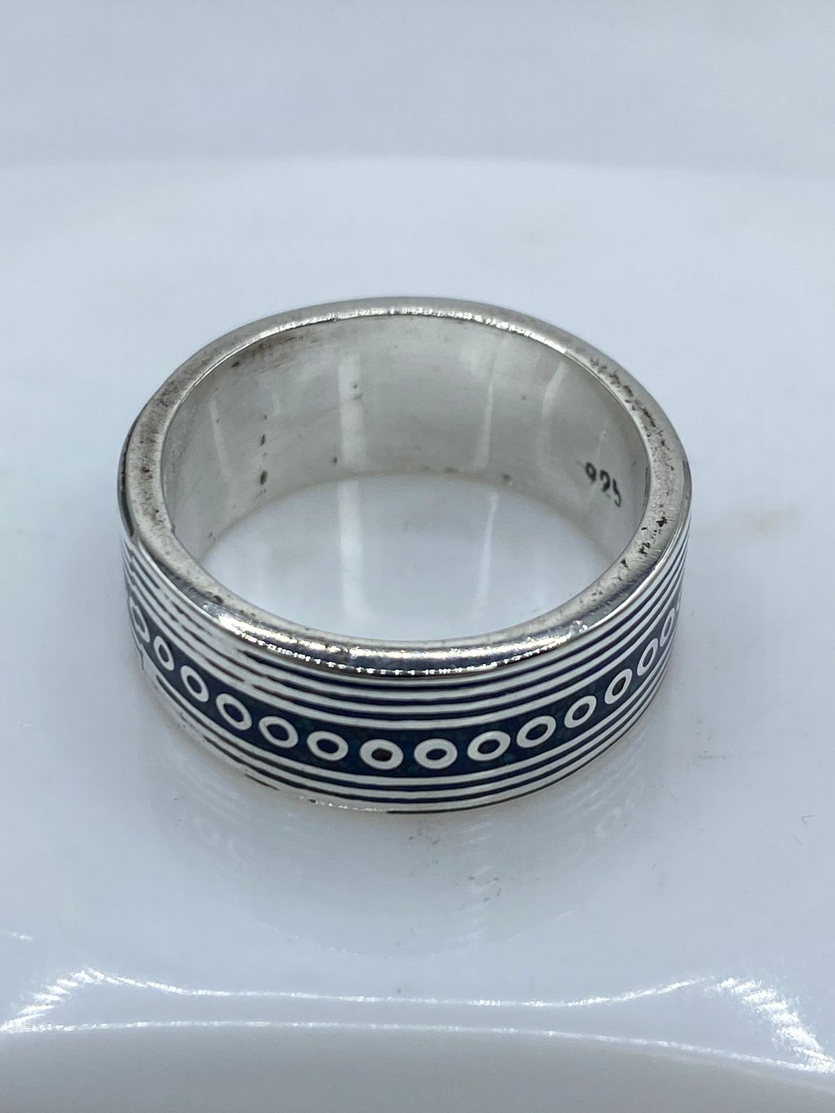 Anillo Banda Líneas y Círculos en Plata .925 con Turquesa Natural, sello de autenticidad Plata Ley .925