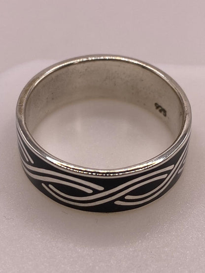 Anillo Banda de Ondas en Plata .925 – Diseño Contemporáneo, vista frontal