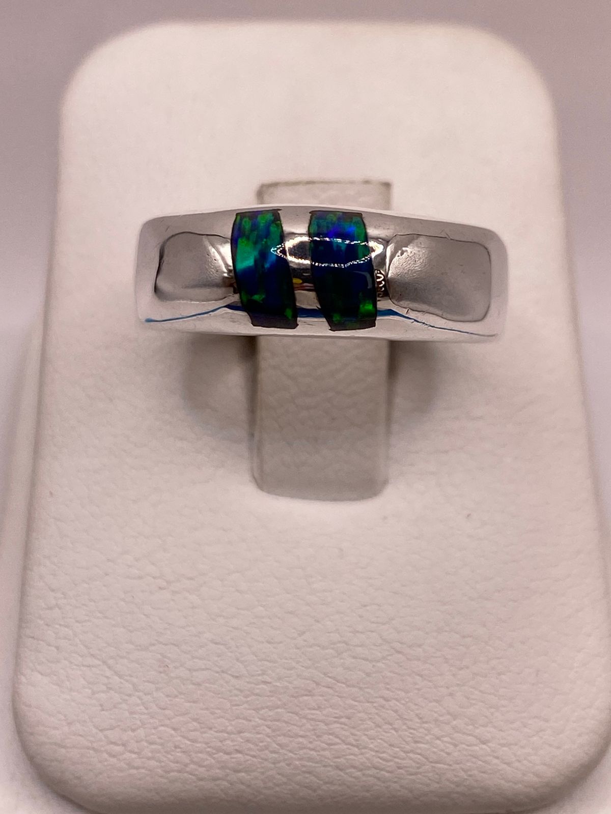 Anillo Banda en Plata Ley 925 con Ópalo de Fuego Azul-verde, vista frontal