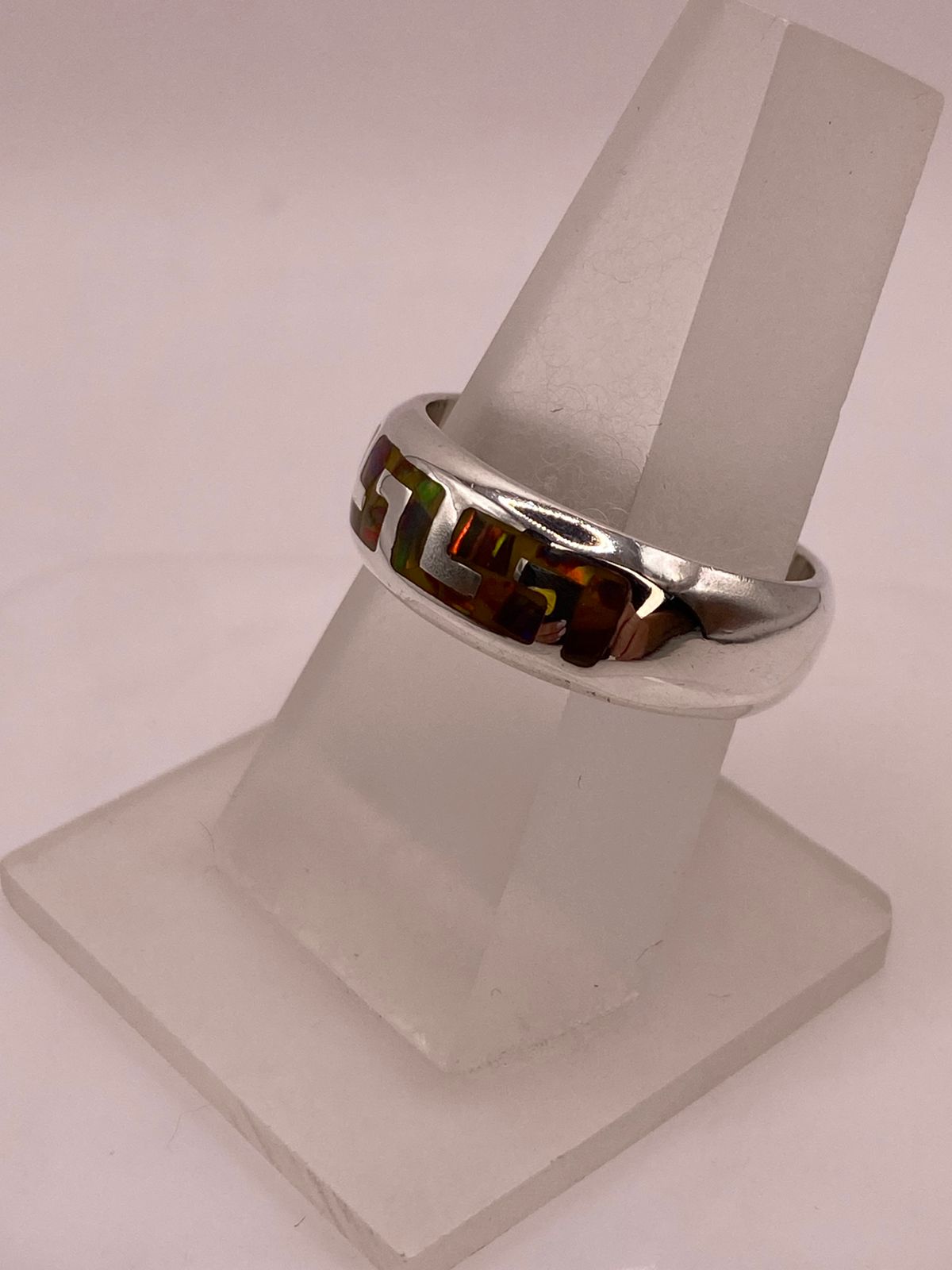 Anillo de Banda en Plata Ley 950 con Ópalo de Fuego, vista lateral