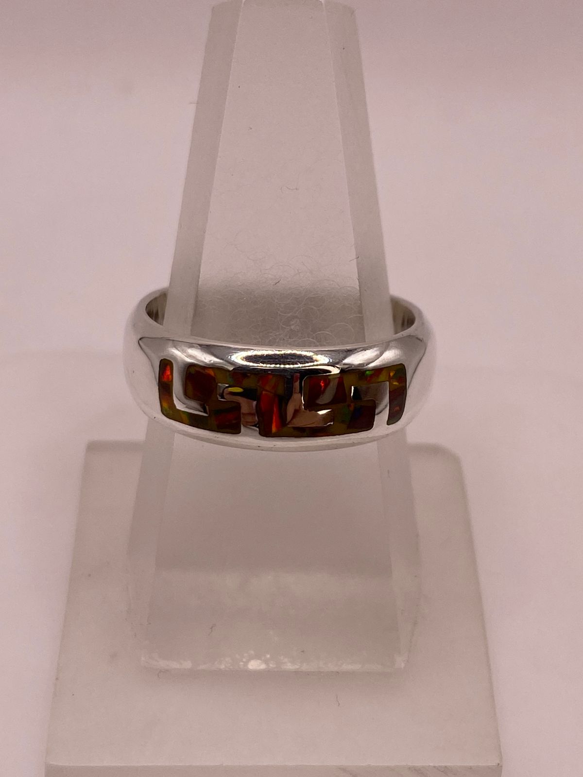 Anillo de Banda en Plata Ley 950 con Ópalo de Fuego, vista de detalle
