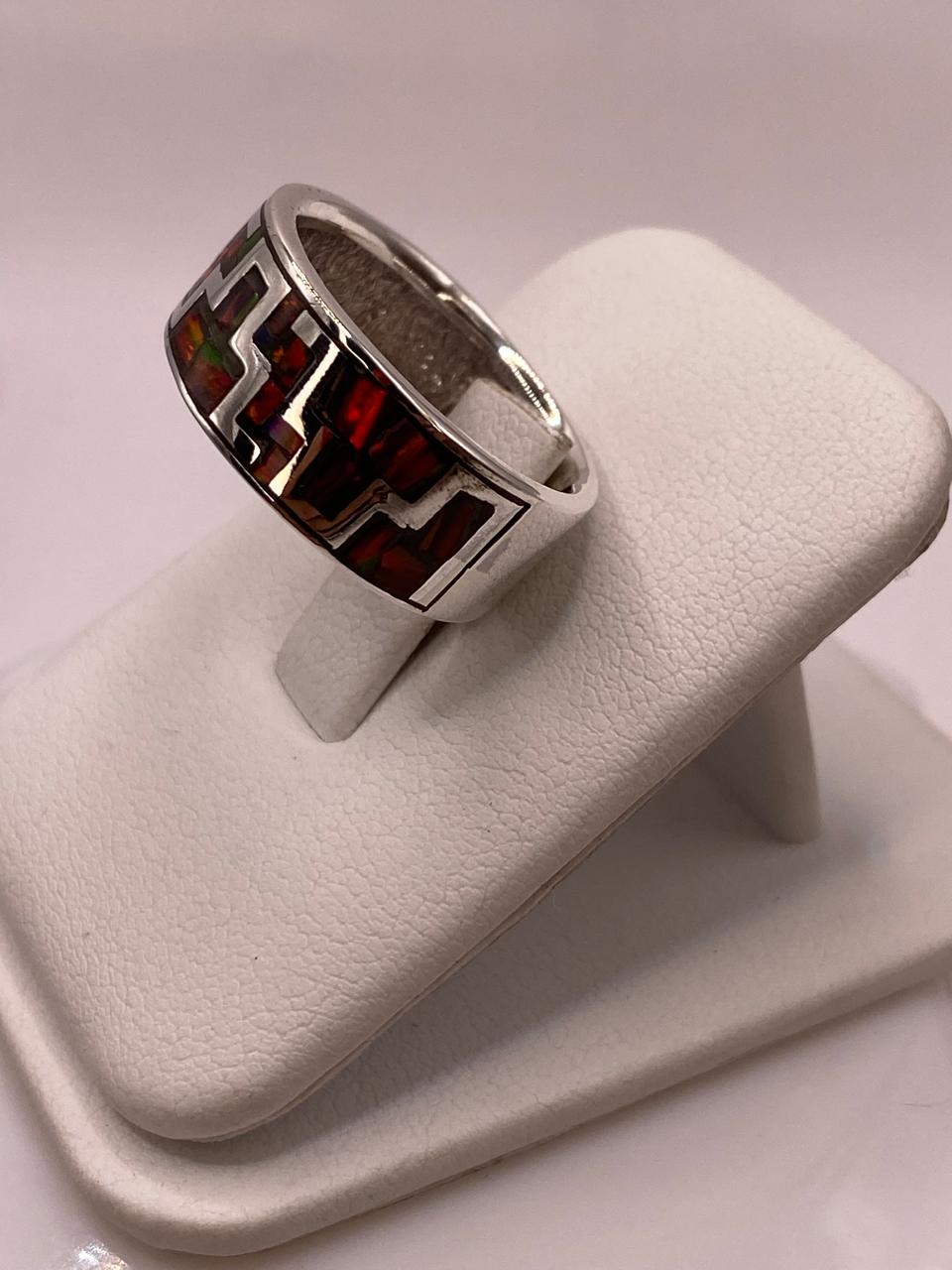 Anillo Banda en Plata Ley 950 con Ópalo de Fuego en Diseño Geométrico, vista lateral