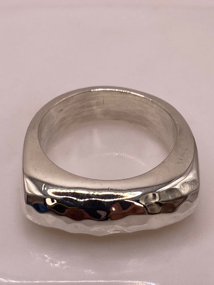 Anillo Banda Rectangular Martillada en Plata .925, vista superior