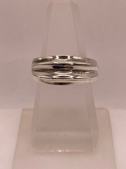 Anillo Banda Texturizada en Plata .925 — vista lateral