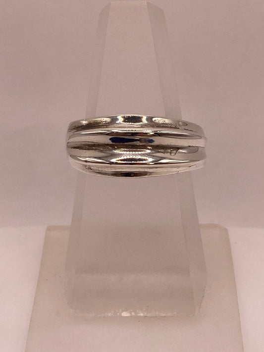 Anillo Banda Texturizada en Plata .925 — vista lateral