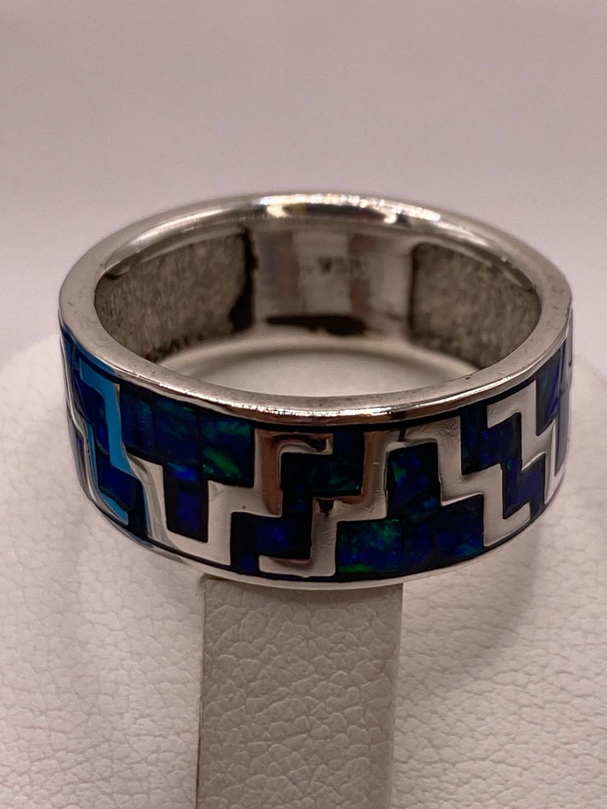 Anillo Banda con Incrustación Geométrica de Ópalo de Fuego Azul‑verde Plata Ley 950, vista superior