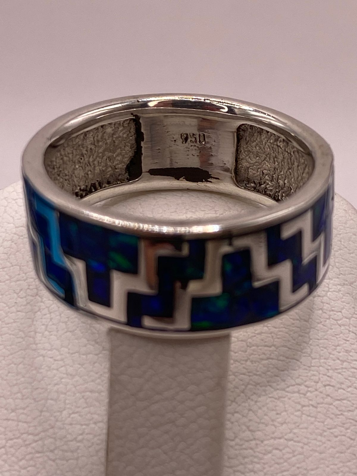 Anillo Banda con Incrustación Geométrica de Ópalo de Fuego Azul‑verde Plata Ley 950, sello de autenticidad Plata Ley .925