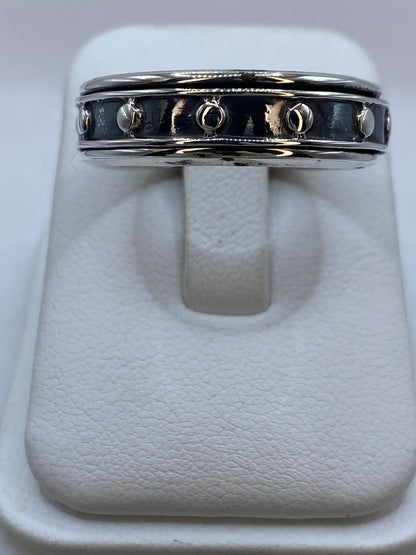 Anillo Banda Industrial con Remaches en Plata .925, vista frontal