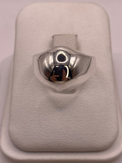 Anillo Bombeado Liso en Plata .925, vista lateral