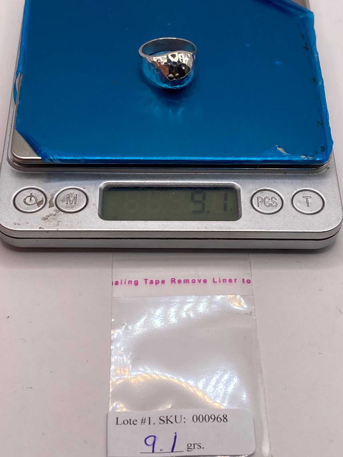 Anillo Bombeado Martillado de Plata Ley .925, peso en gramos (báscula)