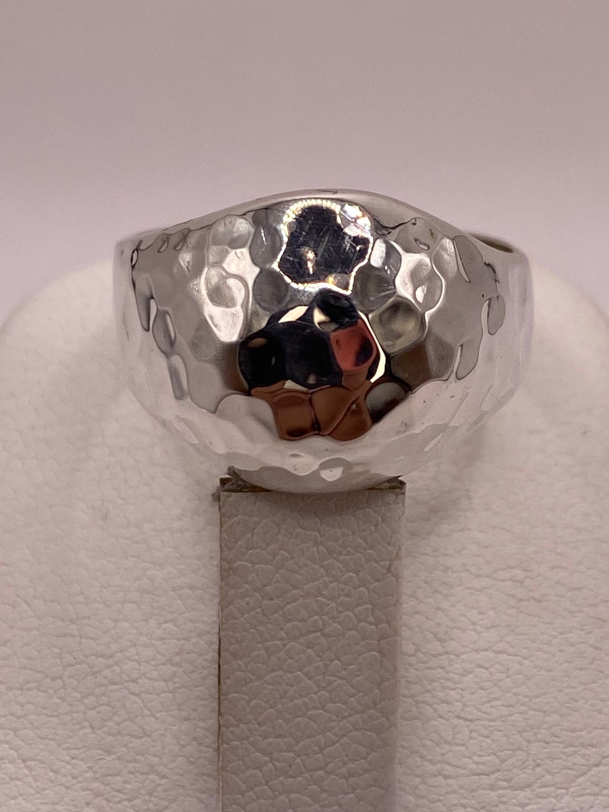 Anillo Bombeado Martillado de Plata Ley .925, vista superior