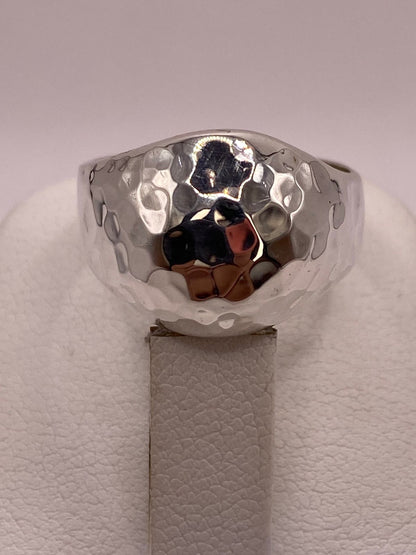 Anillo Bombeado Martillado de Plata Ley .925, vista superior