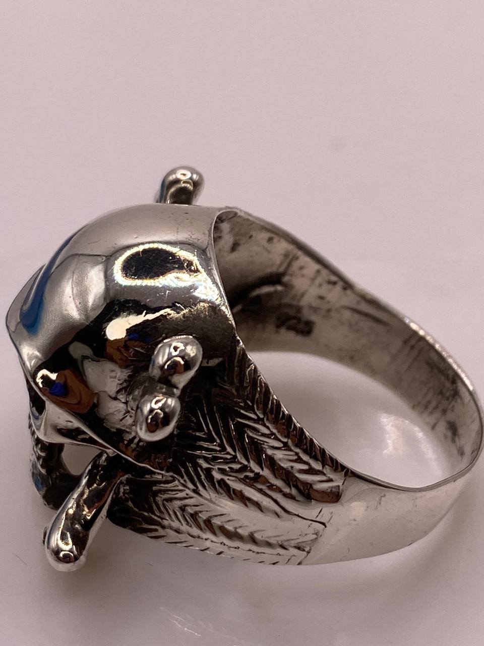 Anillo de Calavera con Casco y Huesos Cruzados en Plata .925, sello de autenticidad Plata Ley .925