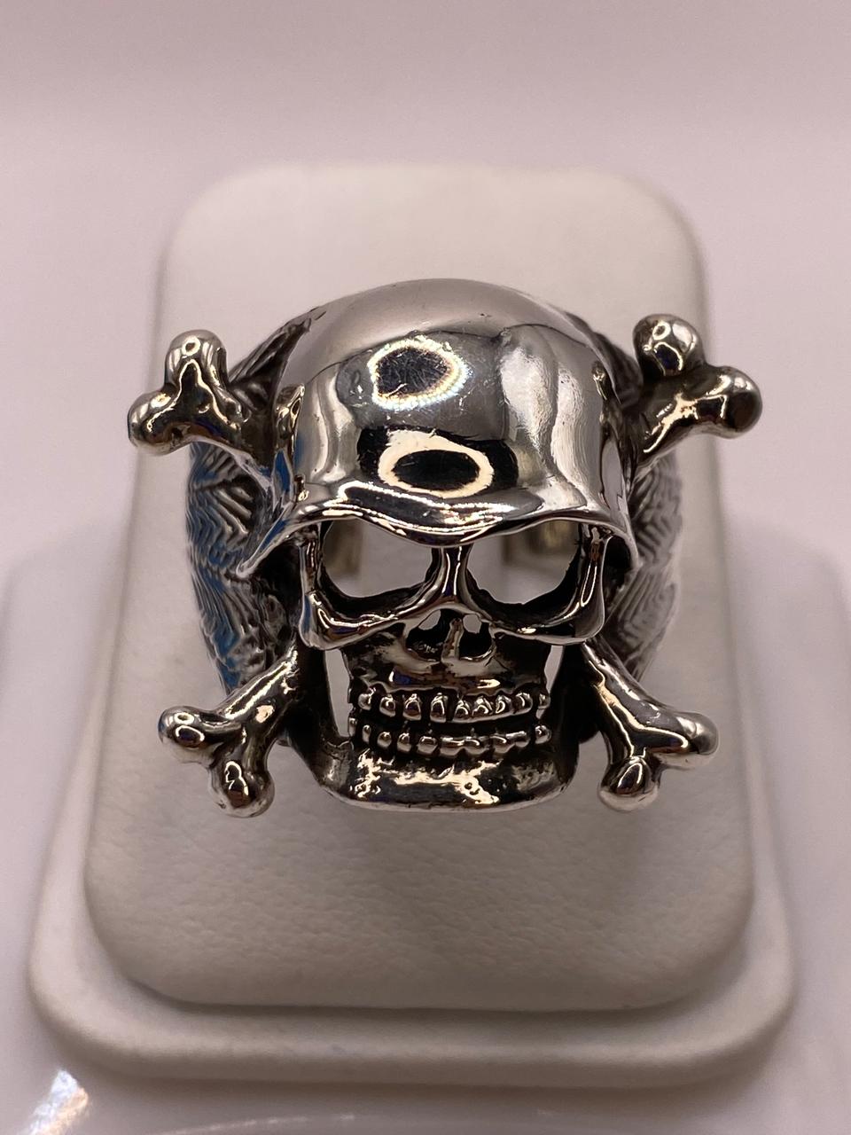 Anillo de Calavera con Casco y Huesos Cruzados en Plata .925, vista superior