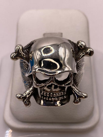 Anillo de Calavera con Casco y Huesos Cruzados en Plata .925, vista frontal