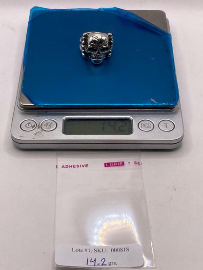 Anillo de Calavera con Huesos Laterales en Plata .925, peso en gramos (báscula)