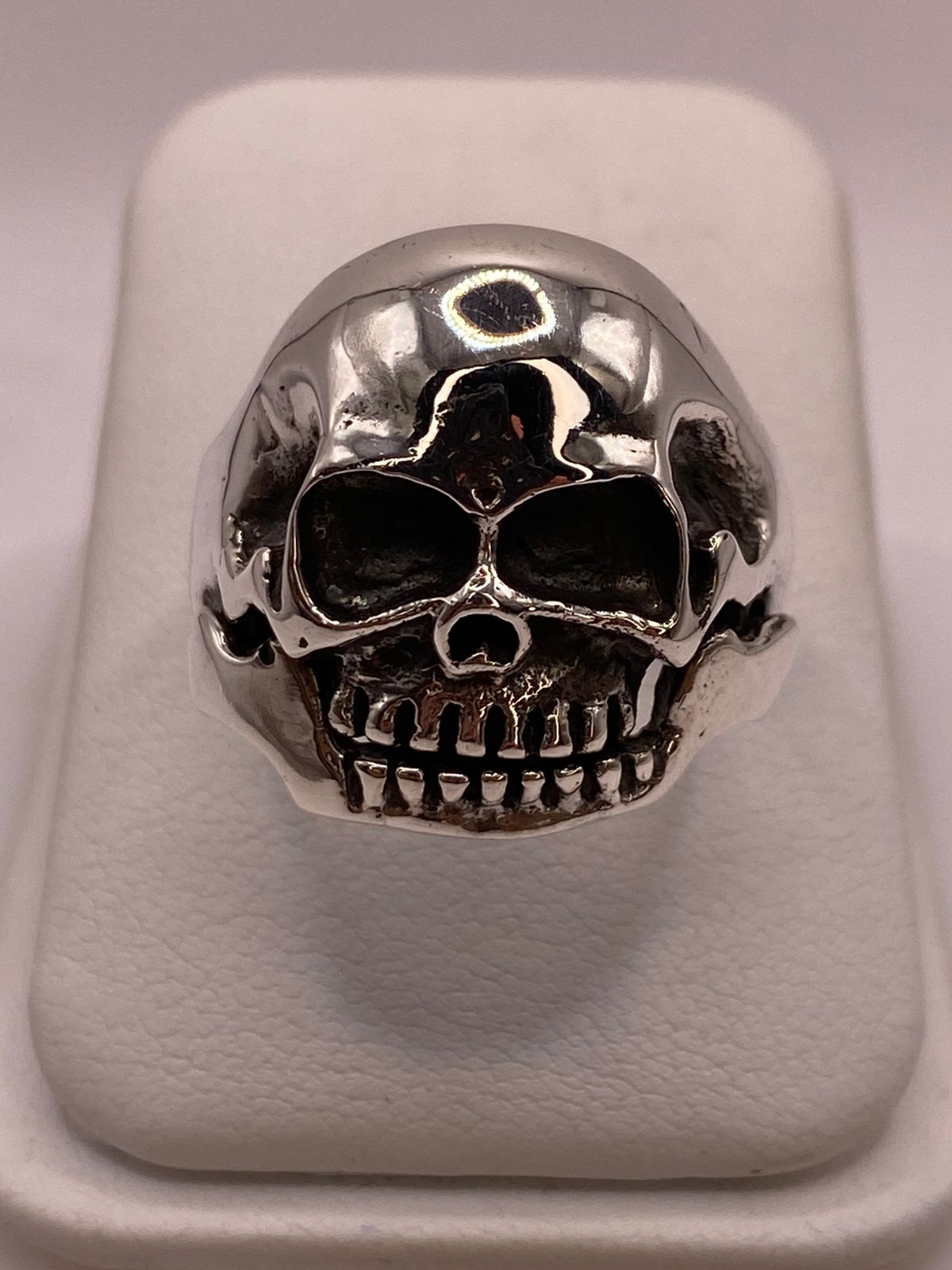 Anillo Calavera de Plata Ley .925 — ángulo diagonal