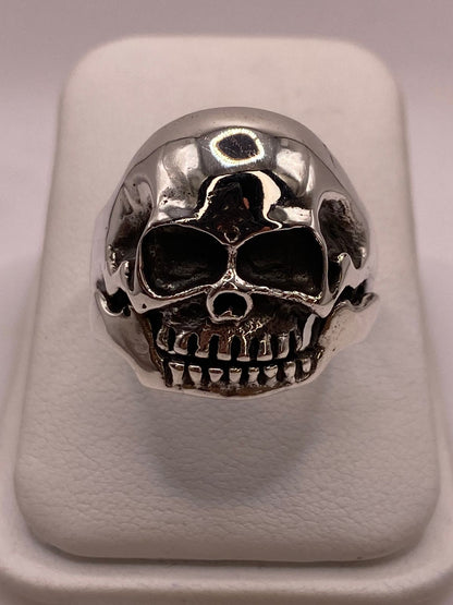 Anillo Calavera de Plata Ley .925 — ángulo diagonal