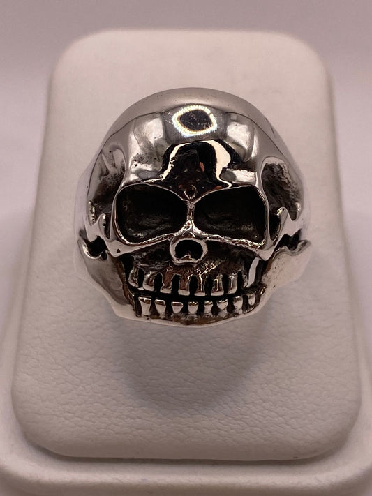 Anillo Calavera de Plata Ley .925 — ángulo diagonal
