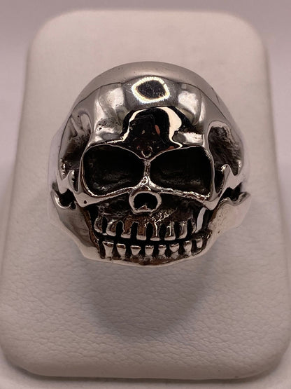 Anillo Calavera de Plata Ley .925, vista lateral