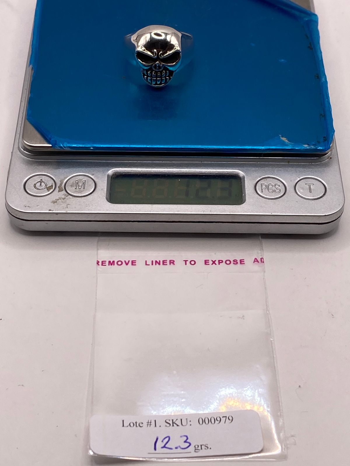 Anillo Calavera de Plata Ley .925, peso en gramos (báscula)