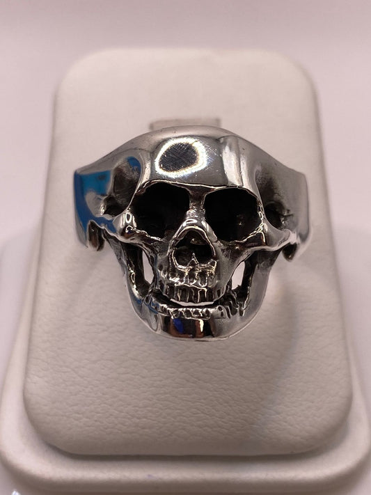 Anillo de Calavera en Plata .925 — ángulo diagonal