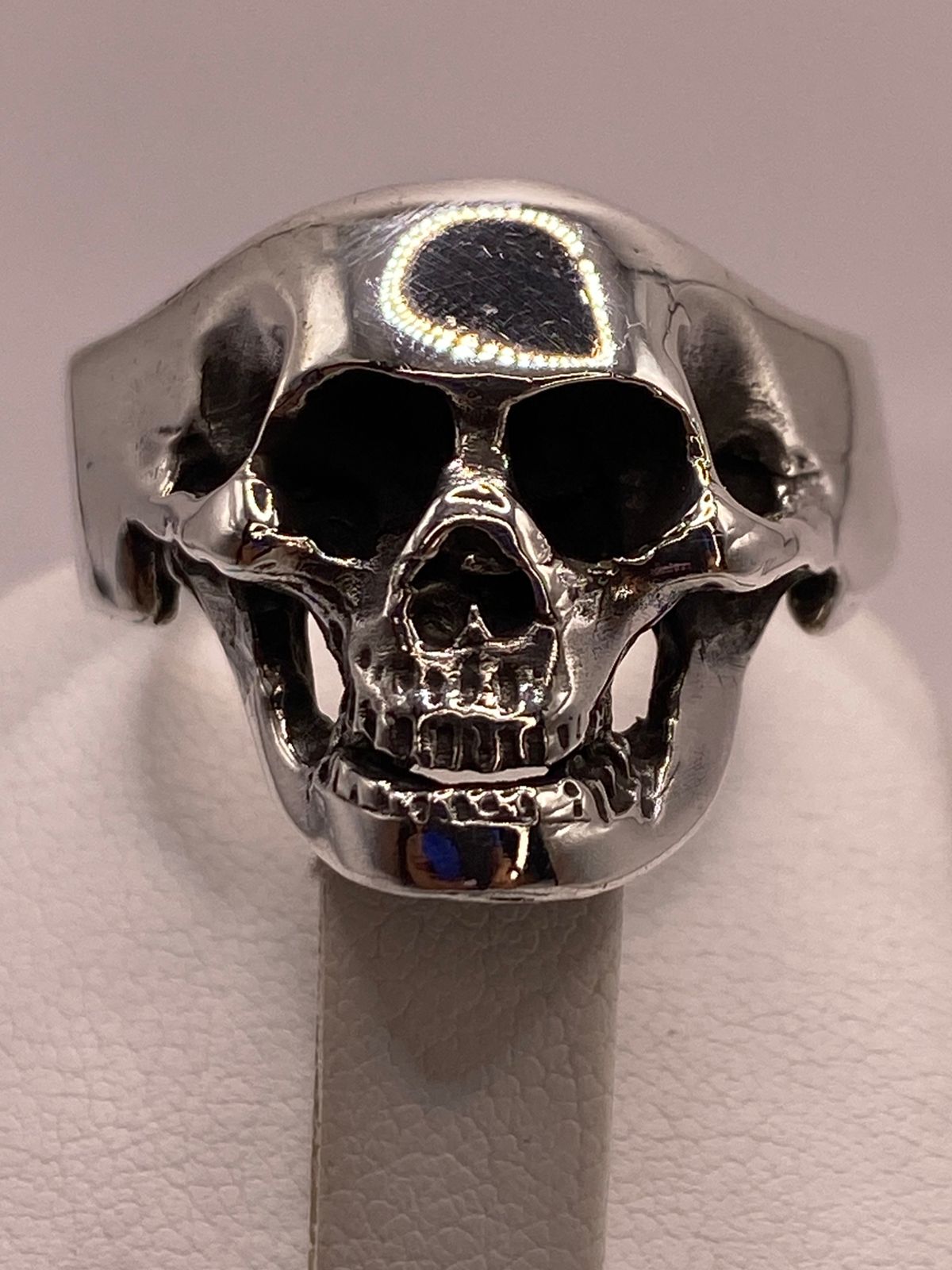 Anillo de Calavera en Plata .925, vista de detalle
