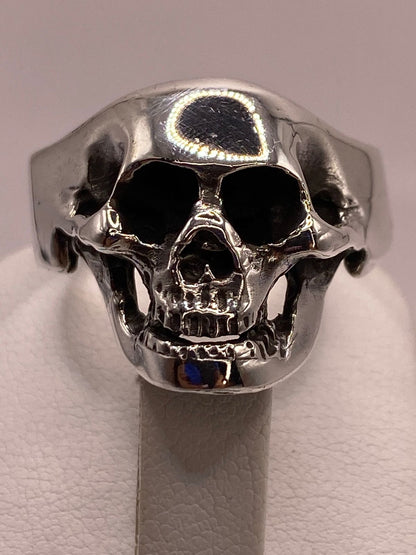 Anillo de Calavera en Plata .925, vista de detalle