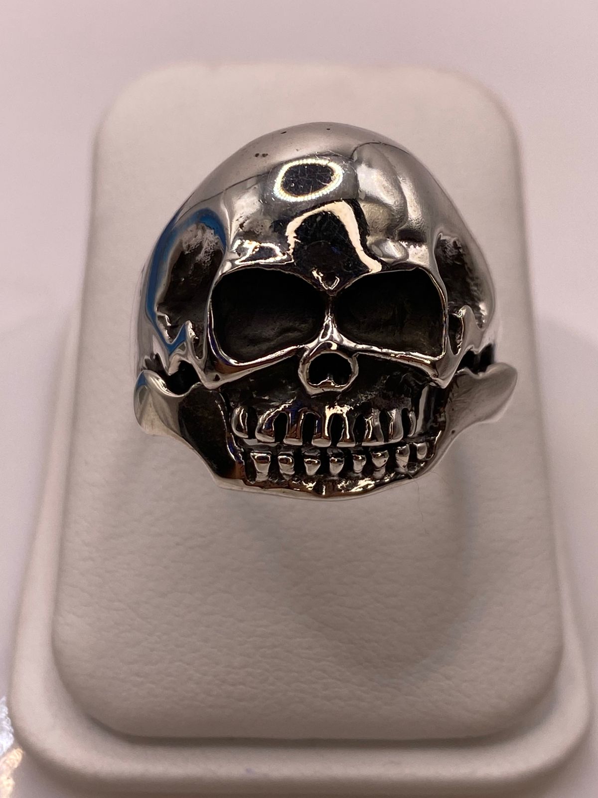 Anillo de Calavera en Plata .925 — vista lateral
