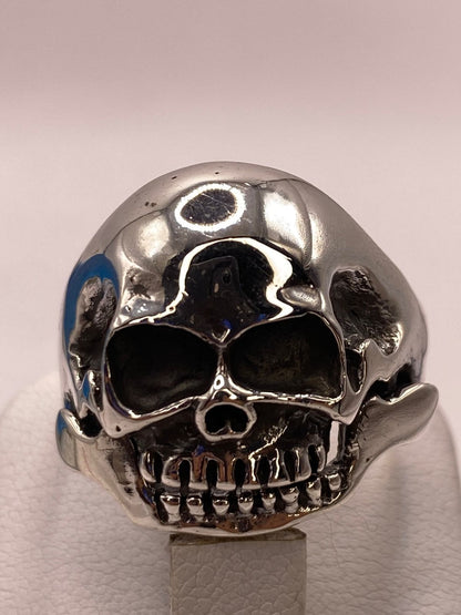 Anillo de Calavera en Plata .925, vista lateral