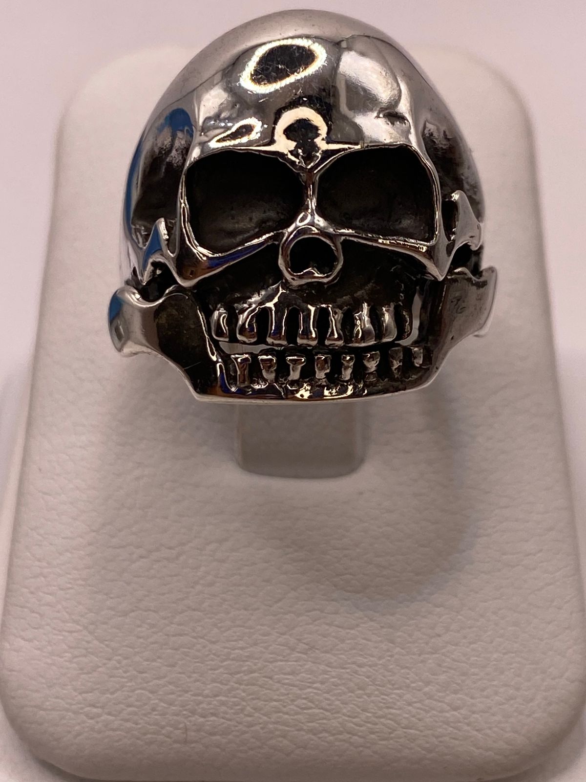 Anillo de Calavera en Plata .925 — ángulo diagonal